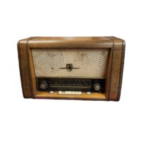 Antieke radio "Korting" nr 5. 60(b) x 38(h) x27(d) cm