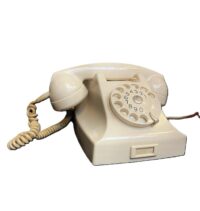 PTT / Ericsson telefoon gebroken wit met draaischijf, Afmeting:14x19x14cm