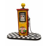 Vintage gas pump decor incl. zwart / wit platvorm