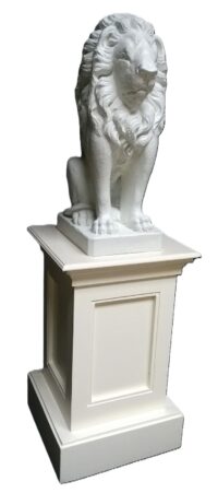 Standbeeld van een Leeuw, wit kunststof 72(h) (inclusief sokkel 80 cm hoog)