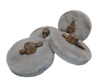 Stenen wielen met houten as, tempex 50(Ø) x 20(d) cm