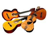 3 Echte acoustische gitaren & 4 mini gitaren