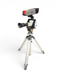 Professional Film / TV Camera op 3-poot statief. Uitsluitend voor decoratief gebruik, niet werkend!