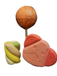 XL Snoep set display nr. 4 bestaand uit de volgende items; 1x knots lolly + voet, 1x biggetje, 1x marshmallow XL