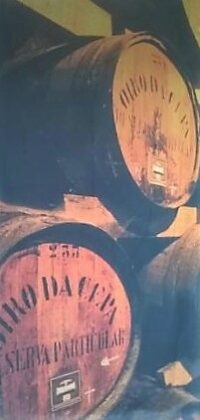 Banier / fotoprint; Houten vaten 200(h)x100(b)cm