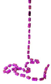Guirlande met 38 pakjes van 2 & 4 cm, kleur paars kunststof 15 stuks leverbaar, 270(l)cm
