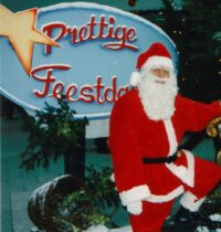 Tekstbord op grote schilders ezel "Prettige Feestdagen" 244(h)x122(b) cm