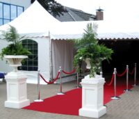 Rode loper van de rol, 2 meter breed, prijs per mtr